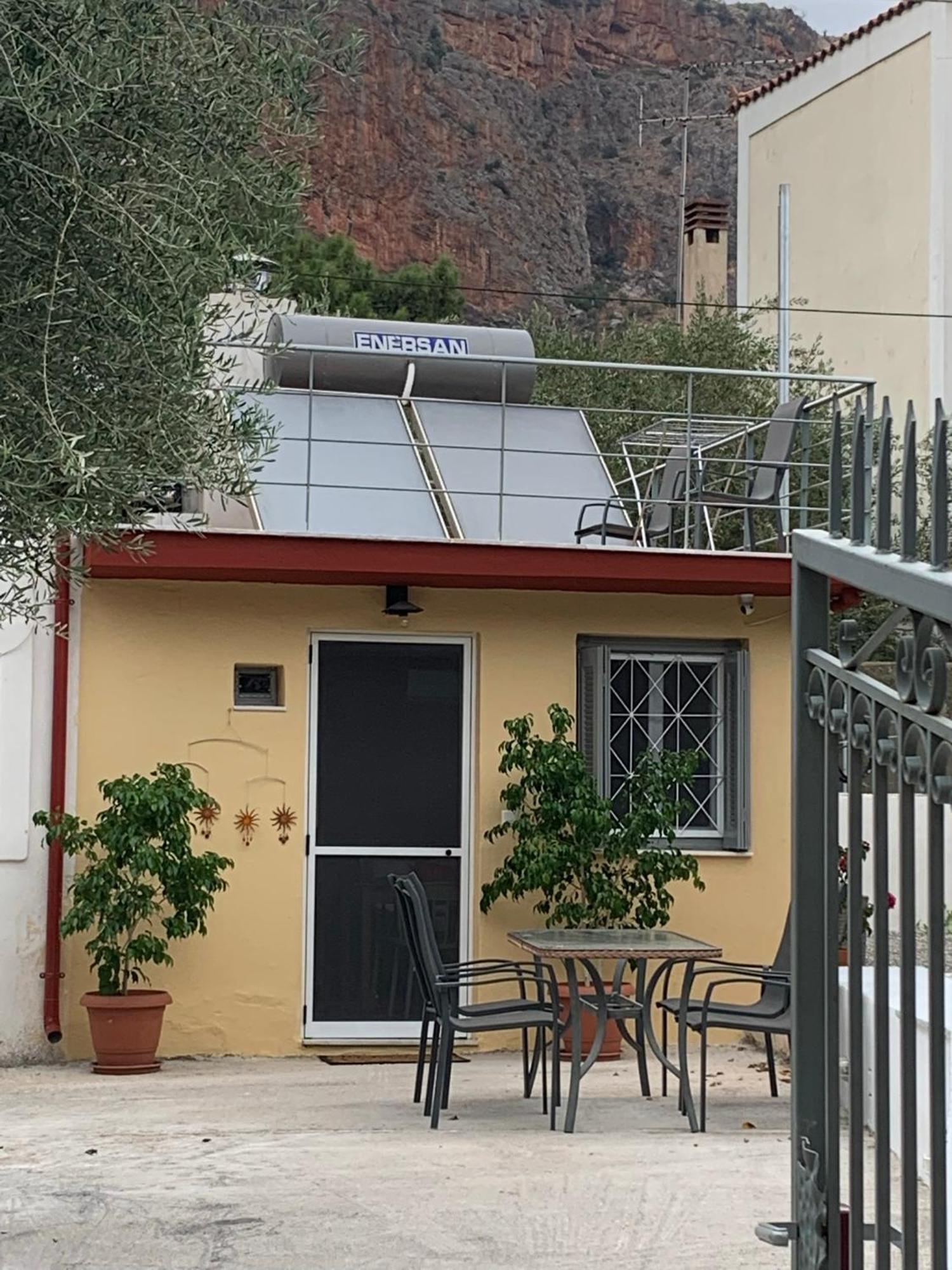 Zacharos Elegant Studio Leonídion Exterior photo